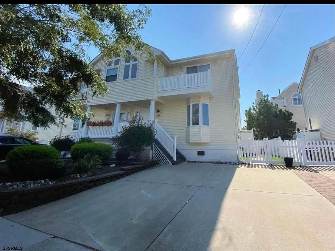 216 N Coolidge Ave photo 1