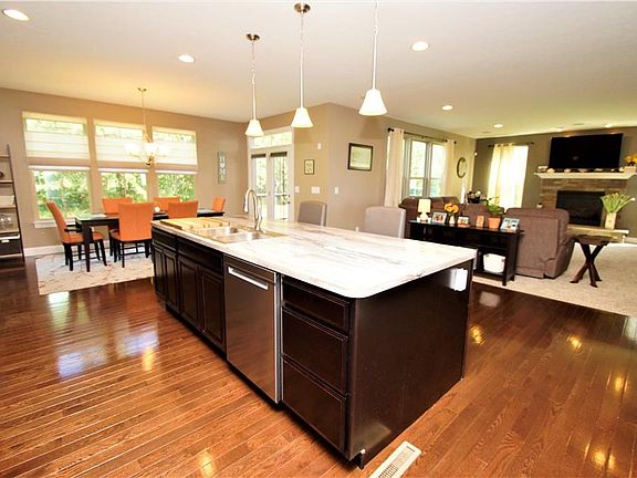 3rd image of 4404 Brownstone Ln