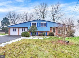 1210 Golden Way, York, PA 17402
