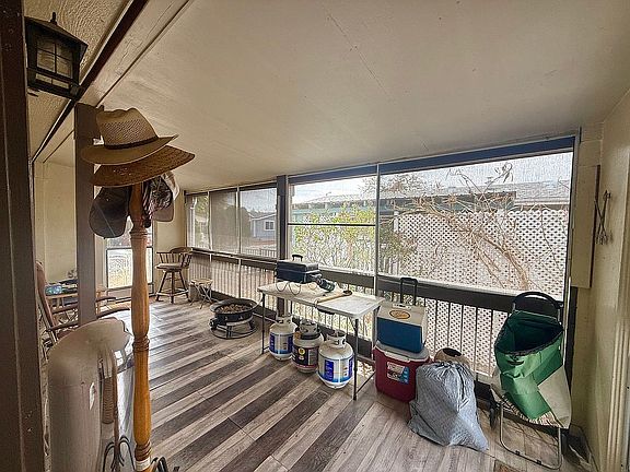 4th image of 132 Farmington Way