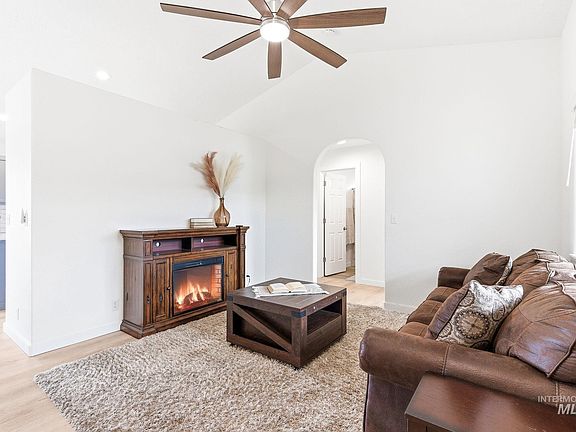 5th image of 696 W Rams Hill St