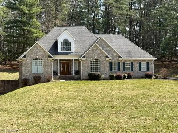 1633 Skyland Dr, Wilkesboro, NC 28697