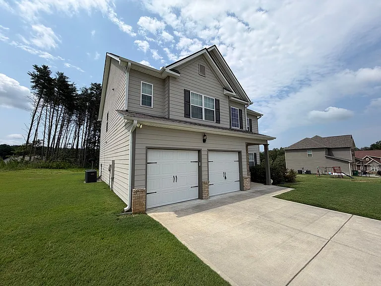 61 N Village Cir — Photo 36
