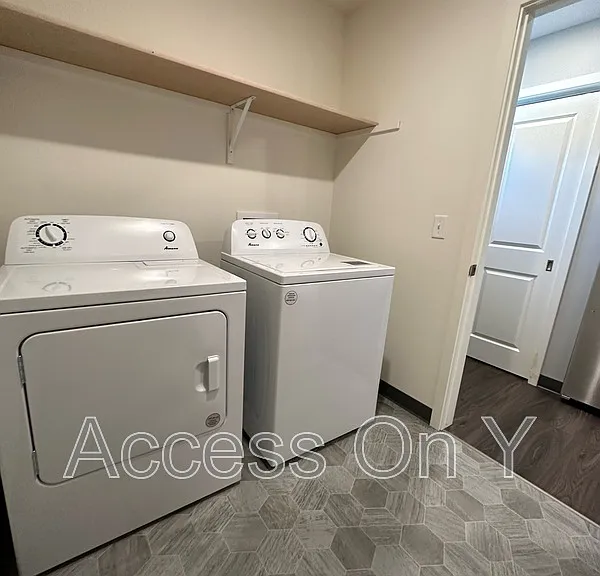 2340 Y St #8 — Photo 7