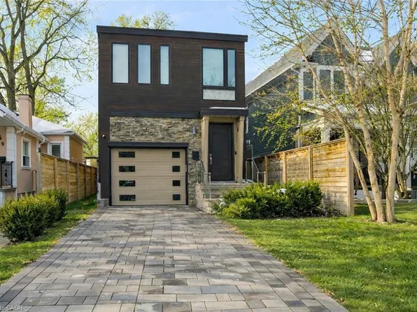 63 Troy St, Mississauga, ON L5G 1S6