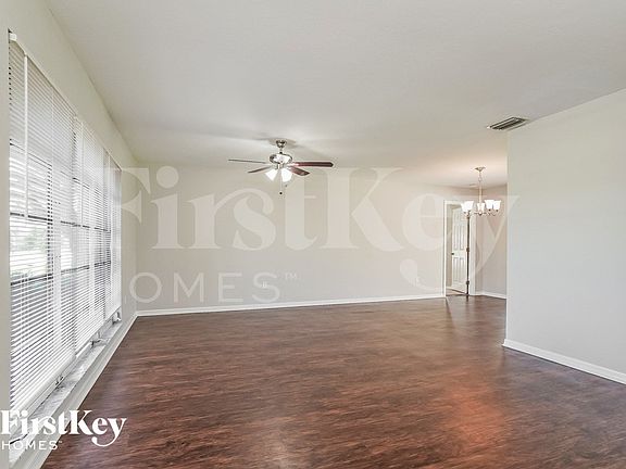3rd image of 226 SE 8th St