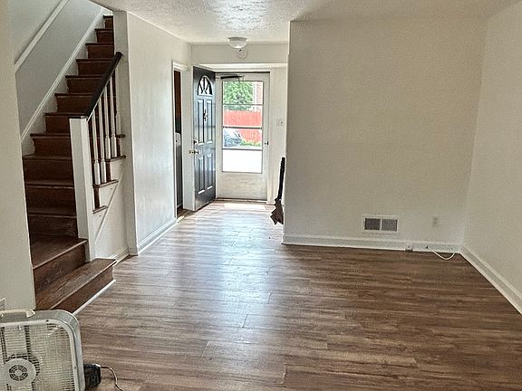 3rd image of 11 S Pennewell Dr