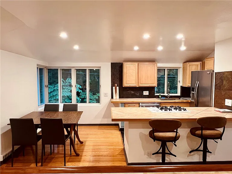 24 Menlo Pl #UPPER — Photo 8