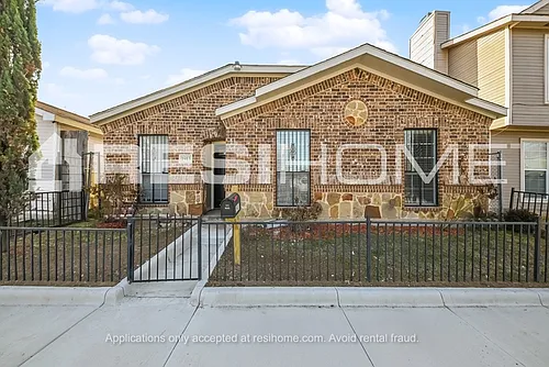 1913 Red Cloud Dr Photo 1