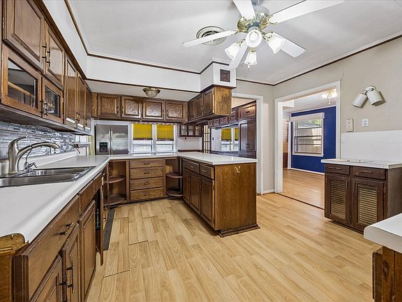 2nd image of 4029 Woodcraft St