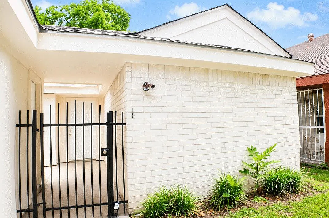 3 bed, 2.0 bath, 1704 sqft, $1,900 — Photo 3