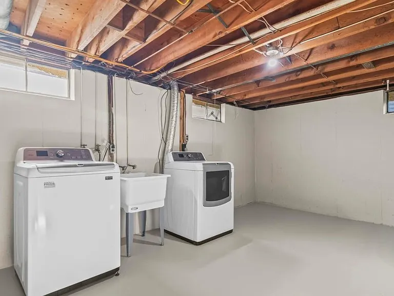 2054 Brentwood Dr — Photo 34