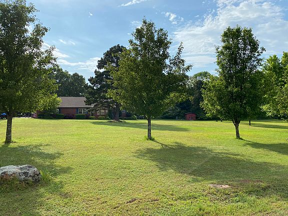3rd image of 487 Lakewood Dr