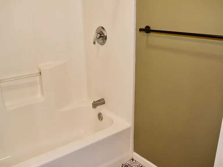 44 Courtyard Dr — Photo 38