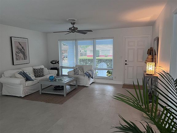 4th image of 805 SE 16th Court