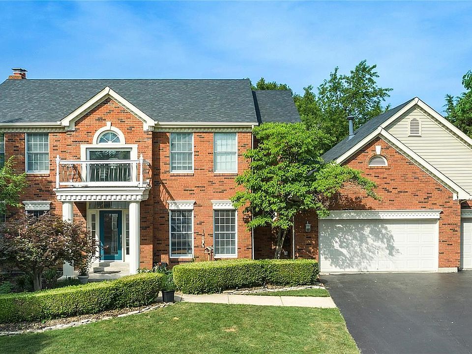 Great curb appeal and manicured yard - plus oversized 3 car garage