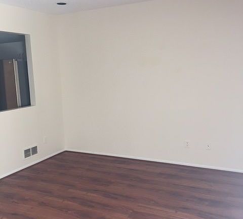 5th image of 418 Central Ave