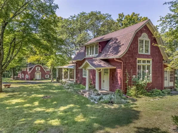 421-423 Hillside Road, Cragsmoor, NY 12420