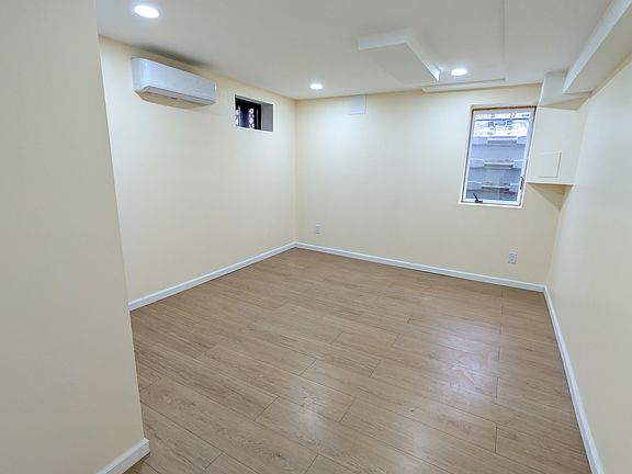 3rd image of 187 Robinson Ave #2