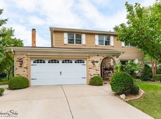 515 S Marina Dr, Mount Prospect, IL 60056