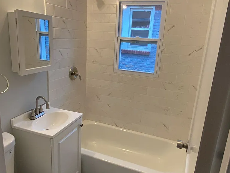 2452 Jackson St — Photo 8