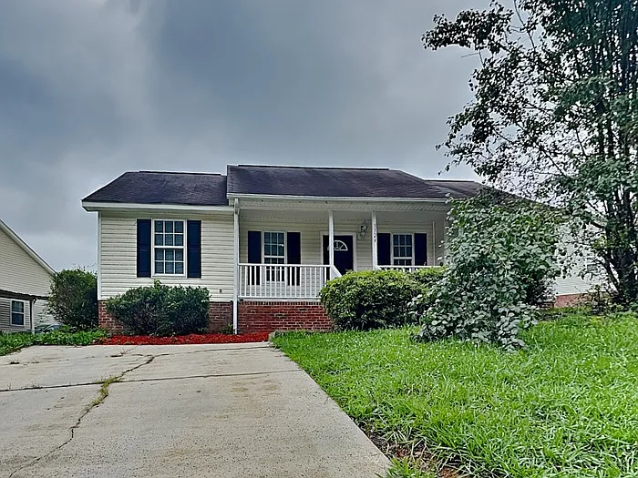 3 bed, 2.0 bath, 1052 sqft, $1,645 — Photo 1