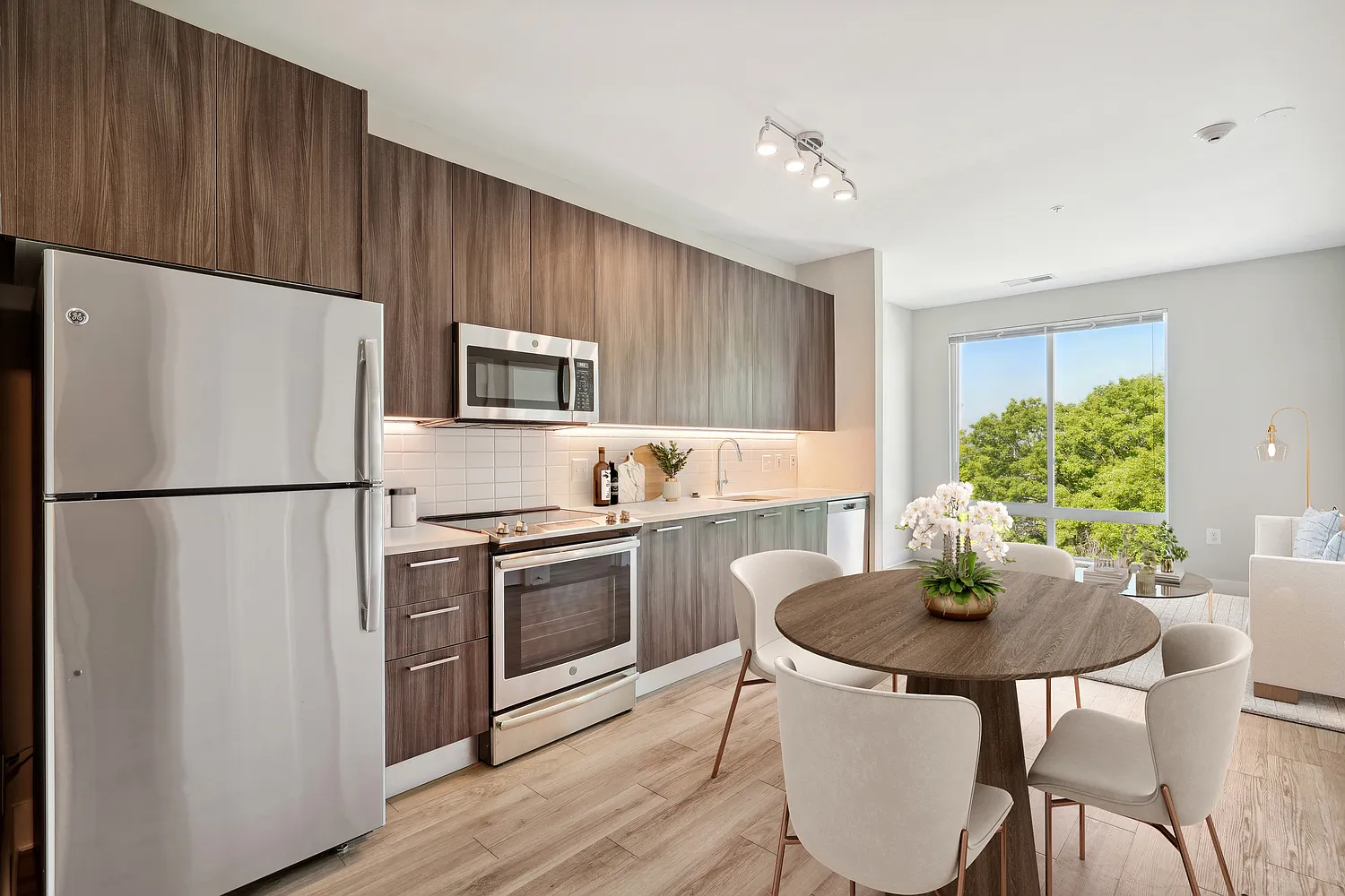 Modern on M — Photo 4