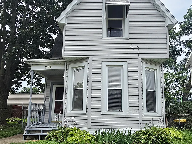 224 Catherine St — Photo 12