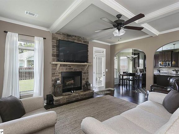 5th image of 216 Cameron Creek Ln