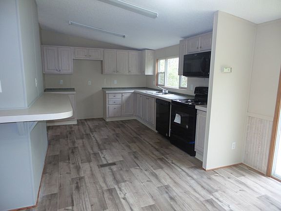 3rd image of 2027 McCroskey Ave
