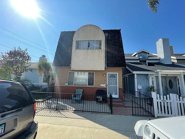 1st image of 211 13th St #1/2