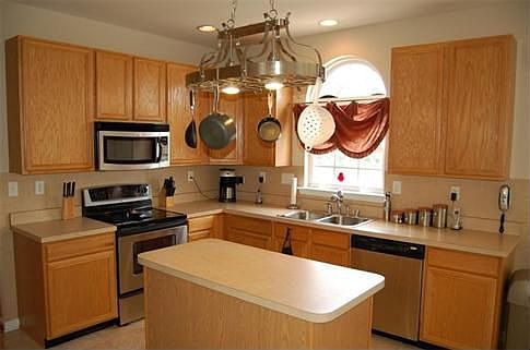 2nd image of 903 Sweet Hollow Way