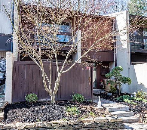 2nd image of 11621 Newbridge Ct