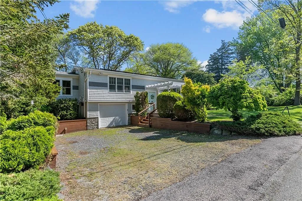 2 bed, 1.0 bath, 1262 sqft, $3,000 — Photo 2
