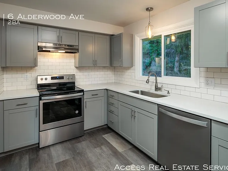 2916 Alderwood Ave — Photo 6
