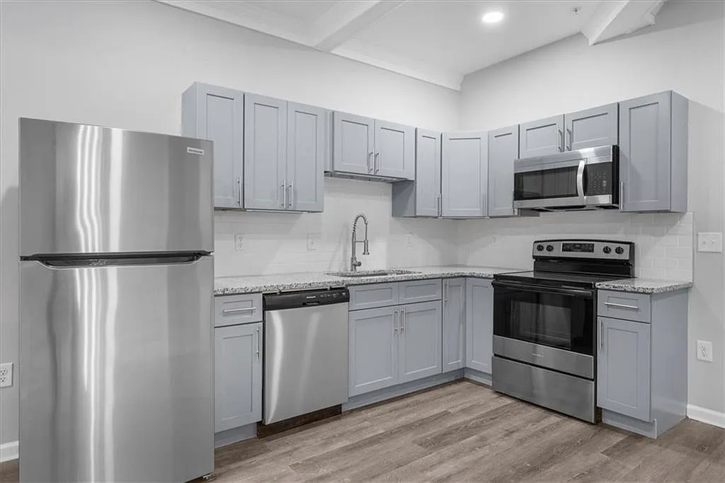 1 bed, 1.0 bath, 900 sqft, $1,900 — Photo 2