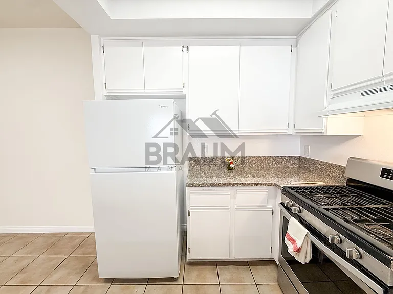 COLLINS — Photo 10