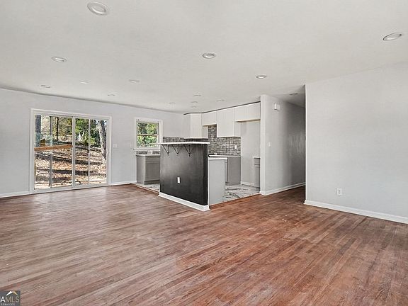 3rd image of 1933 Glen Echo Dr