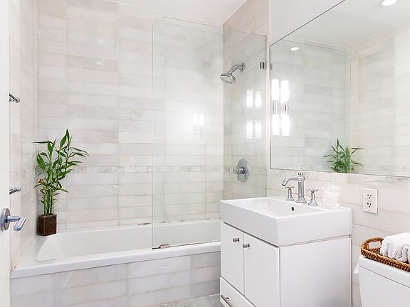 5th image of 635 W 42nd St APT 17D
