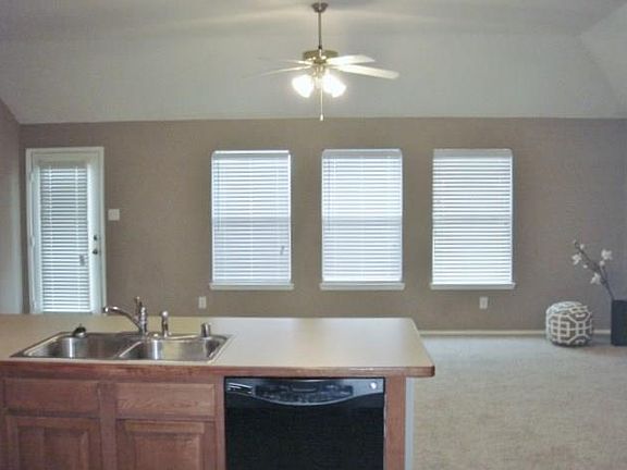 5th image of 516 Dartmoor Dr