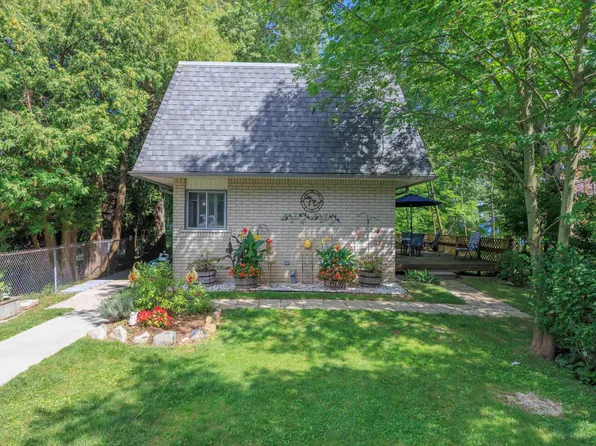 2345 Lakeshore Rd, Applegate, MI 48401