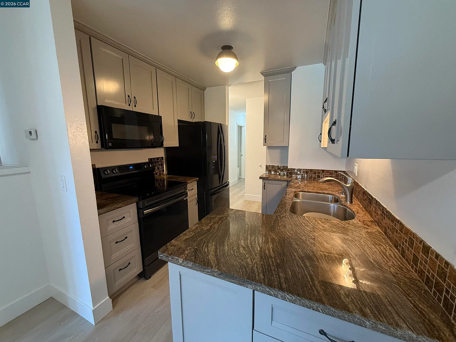 2 bed, 944 sqft, $3,000 — Photo 4