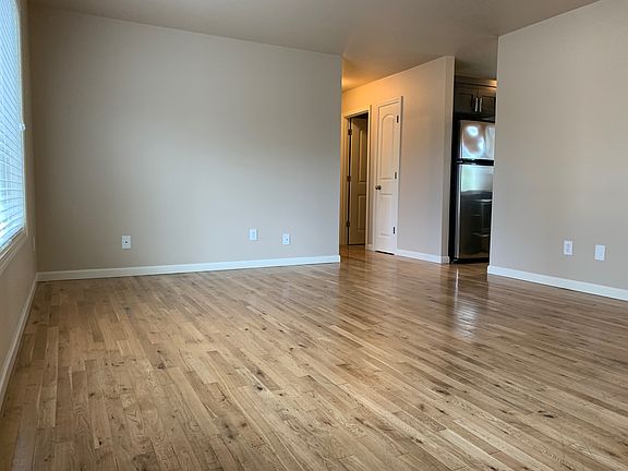 2nd image of 2513 SE Pine St #2513