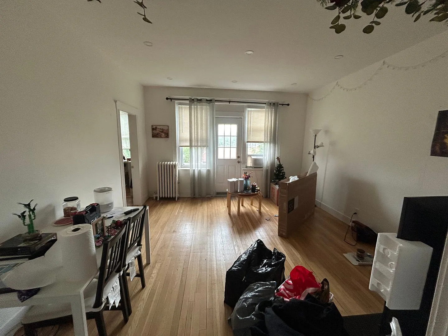 Brighton 2 Bed Heat & Hot Water Included No Broker Fee — Photo 1
