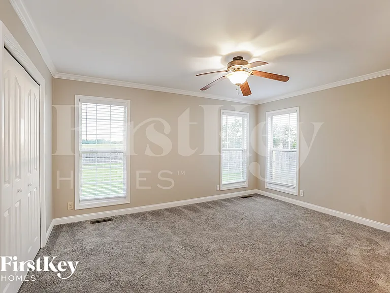 850 Samantha Ln — Photo 10