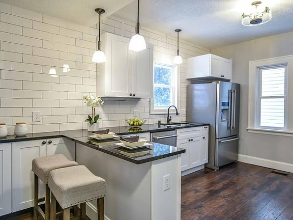 4th image of 907 4th St E