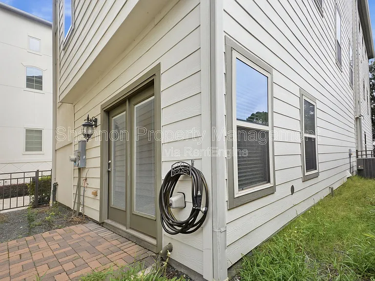 8239 Cambridge St — Photo 23