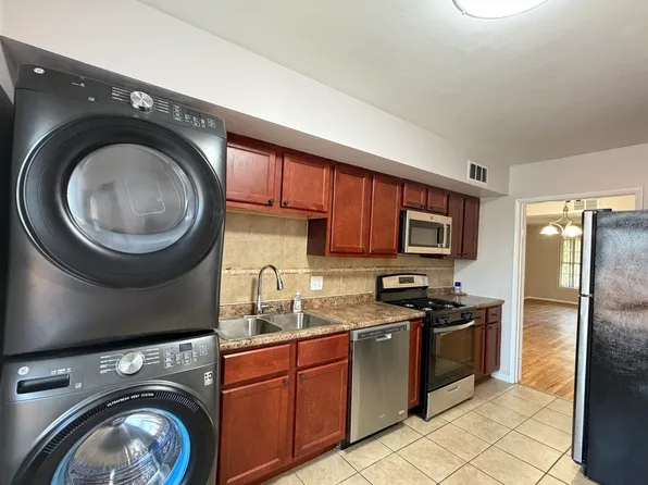 620 Broadmoor Dr, Chesterfield, MO