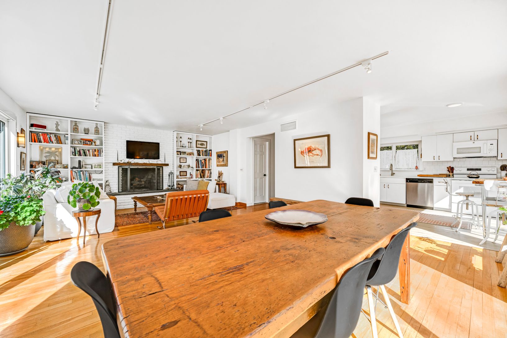  Light And Lovely Dining To Kitchen