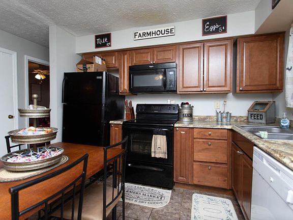 5th image of 1012 Valley Farm Dr